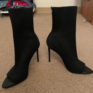 Like new black Steve Madden, high heels